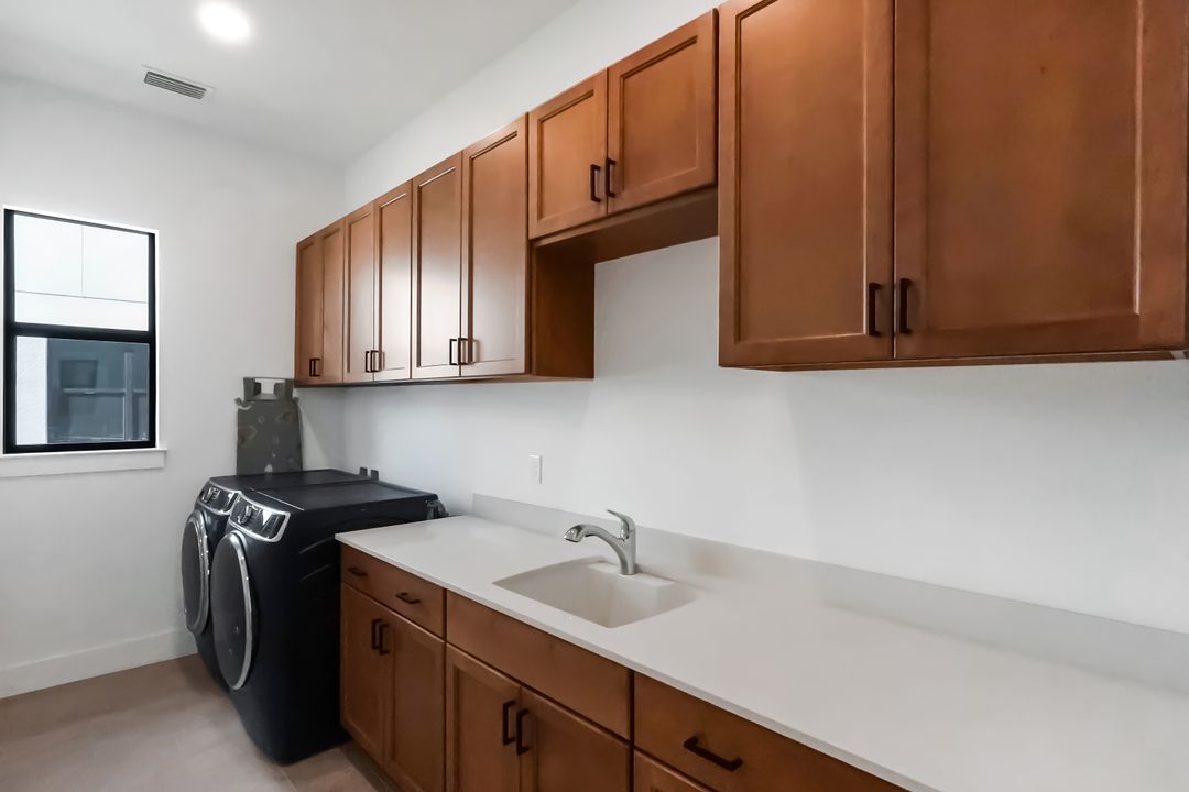 2428 Waterfront Cir, Sarasota, FL 34240