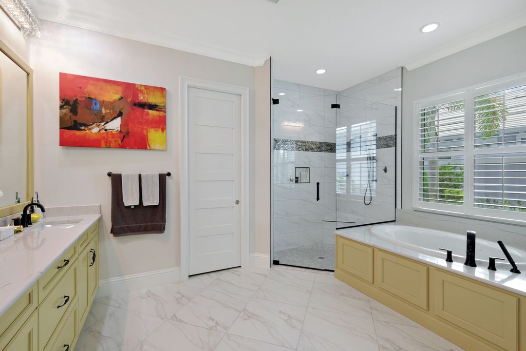 6485 Arriba Ave, Naples, FL 34113