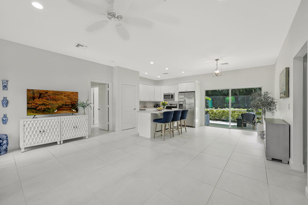 3892 14th St N, Naples, FL 34103
