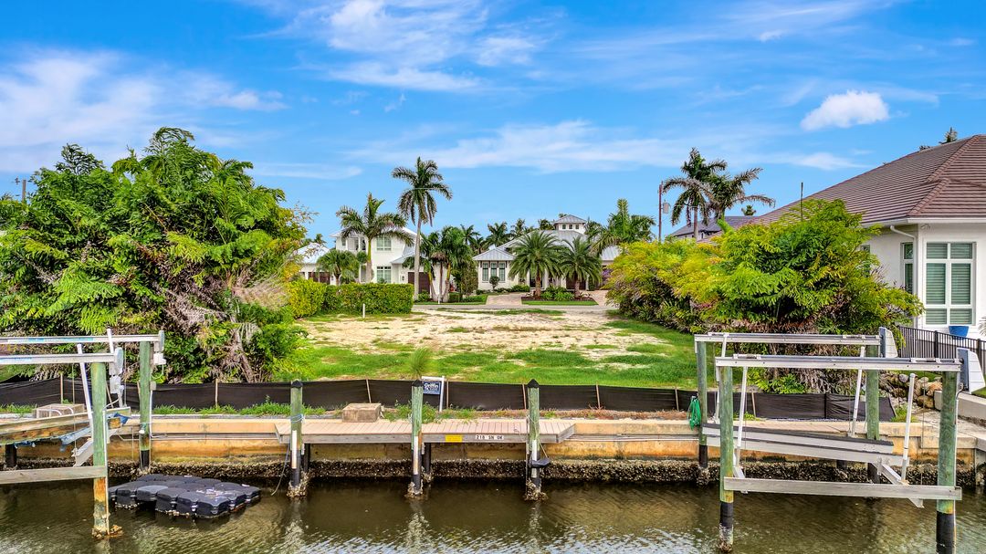 2180 Snook Dr, Naples, FL 34102