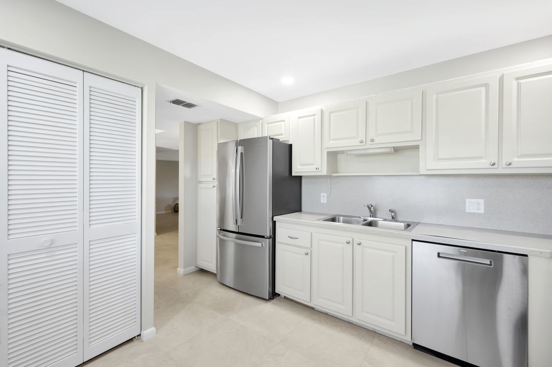 232 Memory Ln #2, Naples, FL 34112