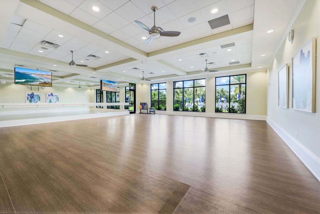 7408 Winding Cypress Dr, Naples, FL 34114