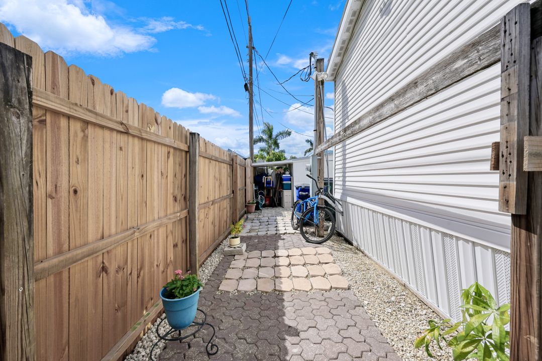 12151 Cypress Dr, Fort Myers, FL 33908