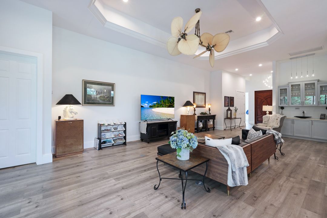 5203 Raintree Ln, Naples, FL 34113