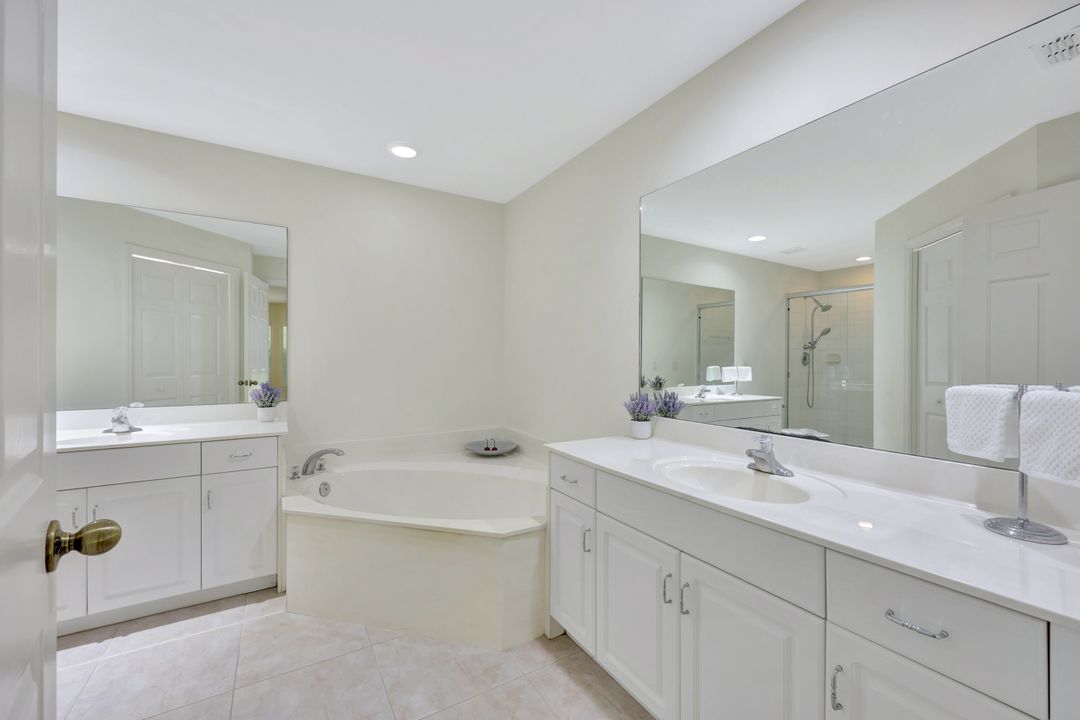 4910 Europa Dr, Naples, FL 34105