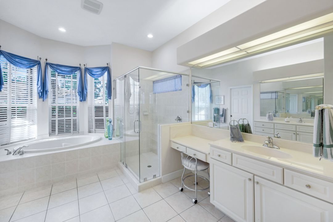 8397 Northhampton Ct, Naples, FL 34120