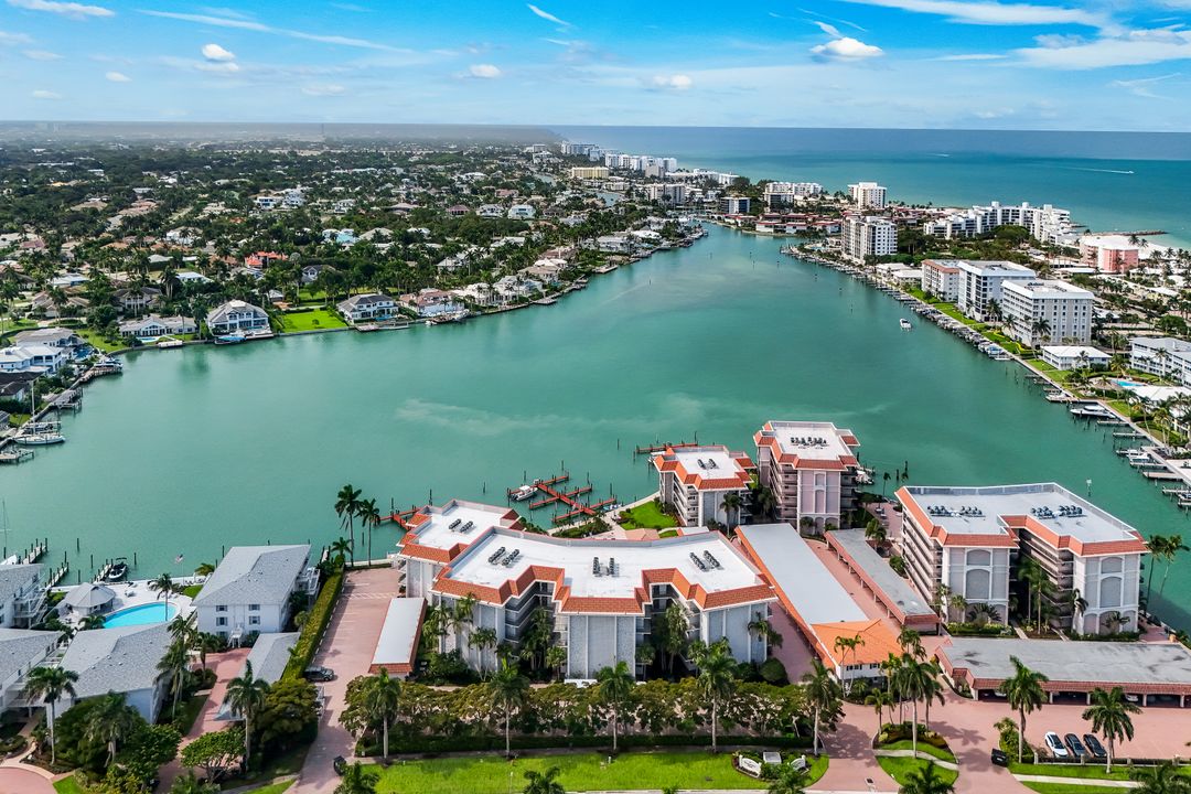 222 Harbour Dr #312, Naples, FL 34103