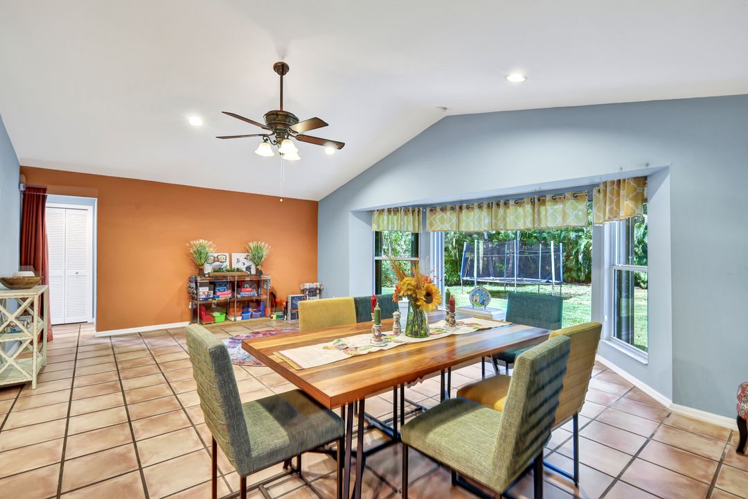 350 Henley Dr, Naples, FL 34104