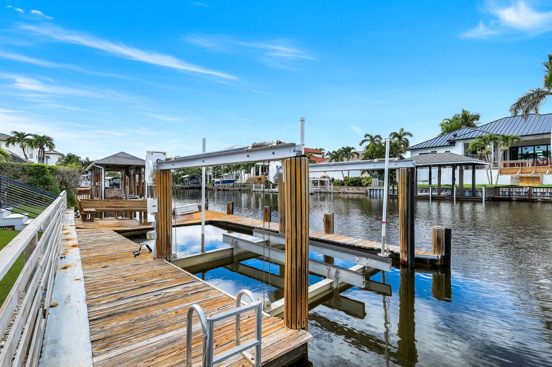 151 Bayview Ave, Naples, FL 34108