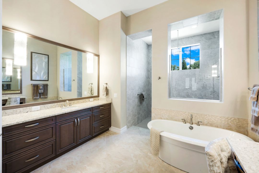 6259 Lightbourn Wy, Naples, FL 34113