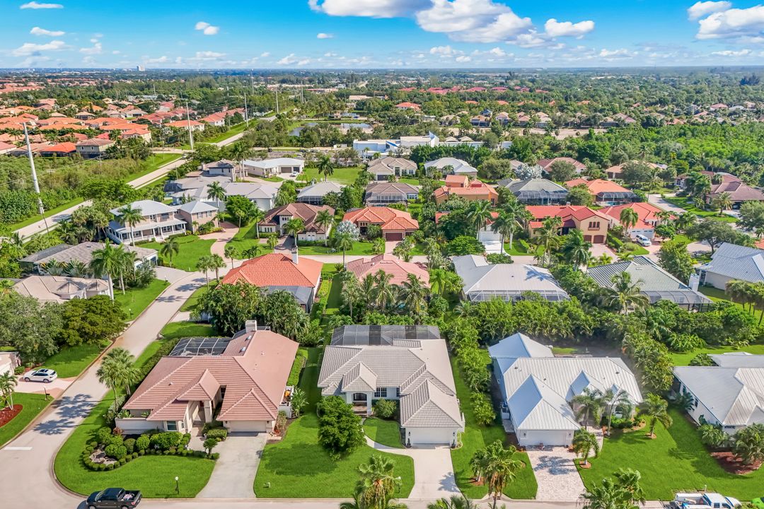 8748 S Lake Cir, Fort Myers, FL 33908