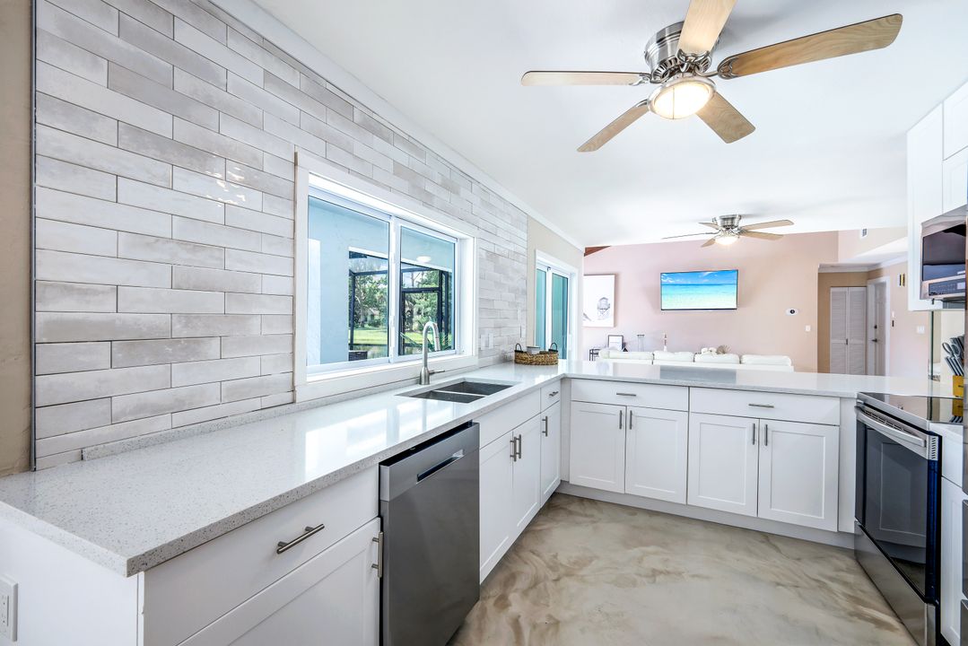 2266 Kings Lake Blvd, Naples, FL 34112