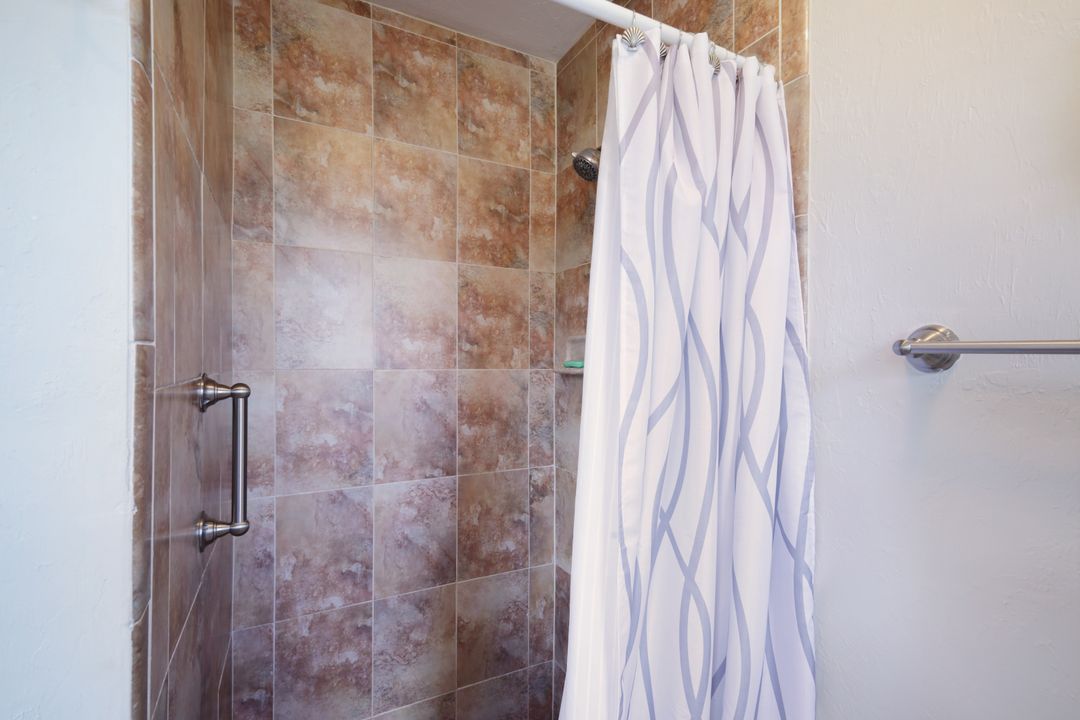 5234 Tamiami Ct, Cape Coral, FL 33904