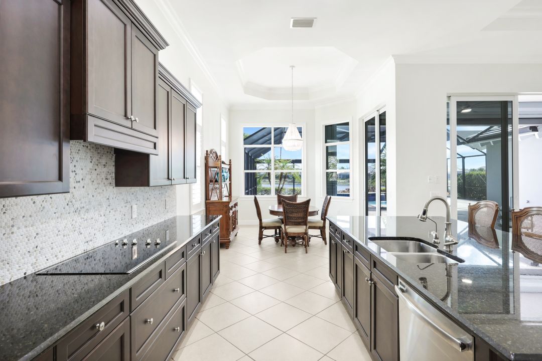 5052 Martinique Dr, Naples, FL 34113