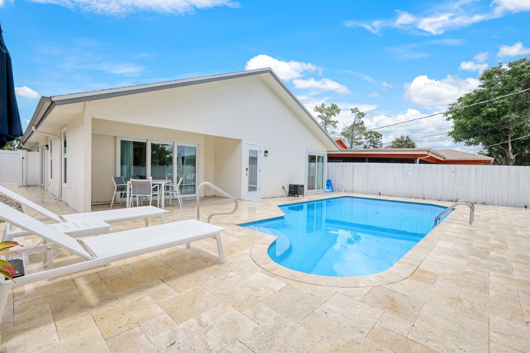 820 102nd Ave N, Naples, FL 34108