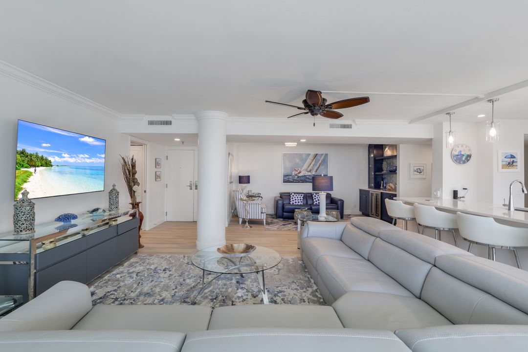 4041 Gulf Shore Blvd N #1705, Naples, FL 34103