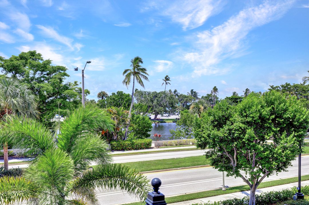 1400 Gulf Shore Blvd N #203, Naples, FL 34102