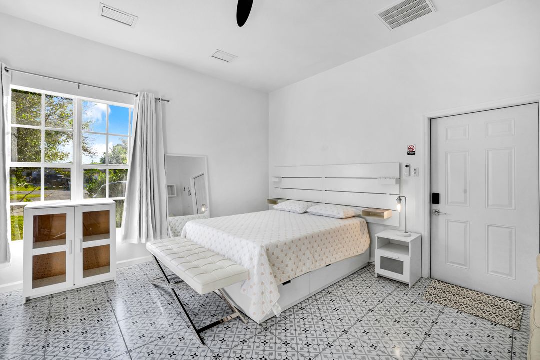 171 5th St, Naples, FL 34113