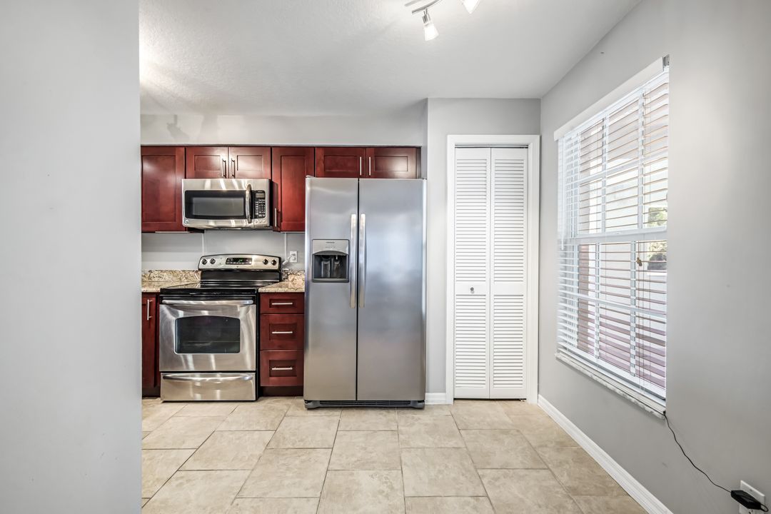 9580 Victoria Ln #208, Naples, FL 34109