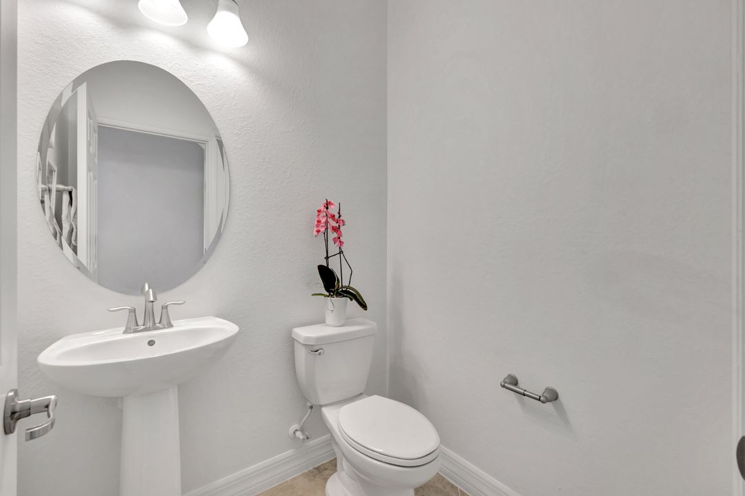 2102 Antigua Ln, Naples, FL 34120