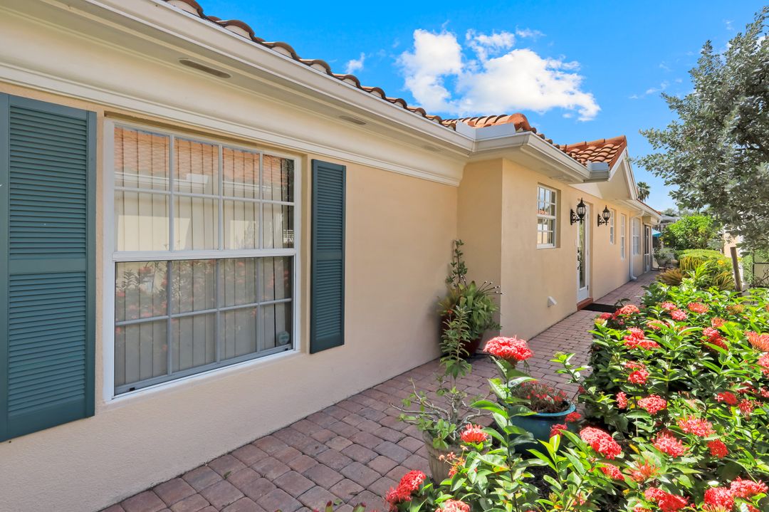 5425 Guadeloupe Way, Naples, FL 34119