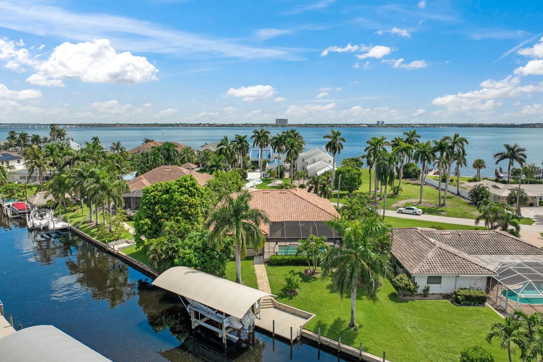 5314 Nautilus Dr, Cape Coral, FL 33904