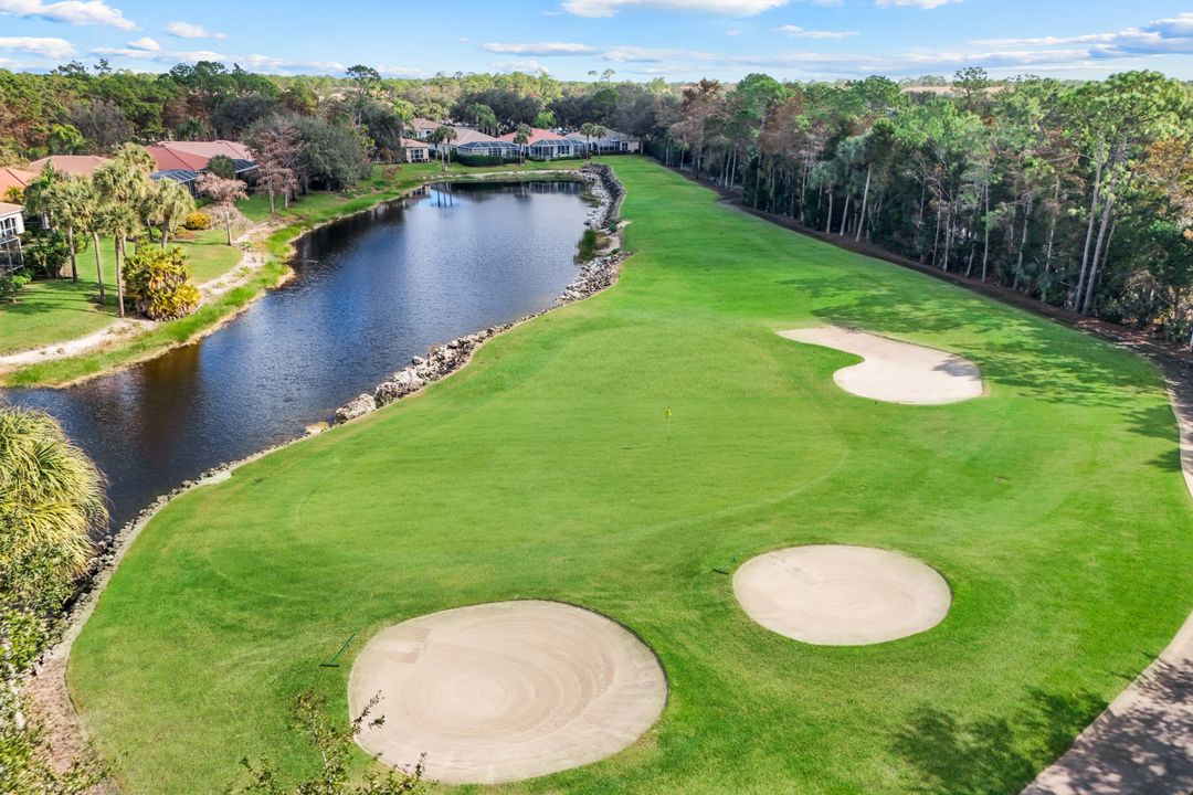 462 Preswick Ln, Naples, FL 34120