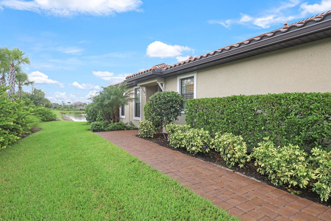 8033 Calle Canovas St, Naples, FL 34114
