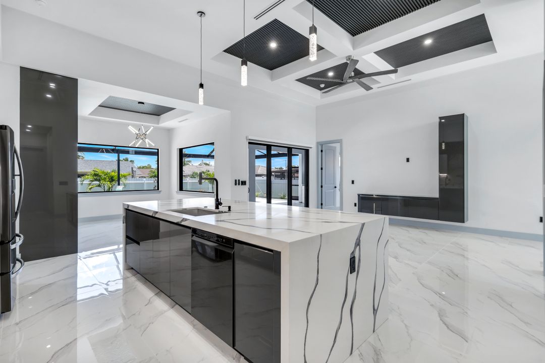 405 Mohawk Pkwy, Cape Coral, FL 33914