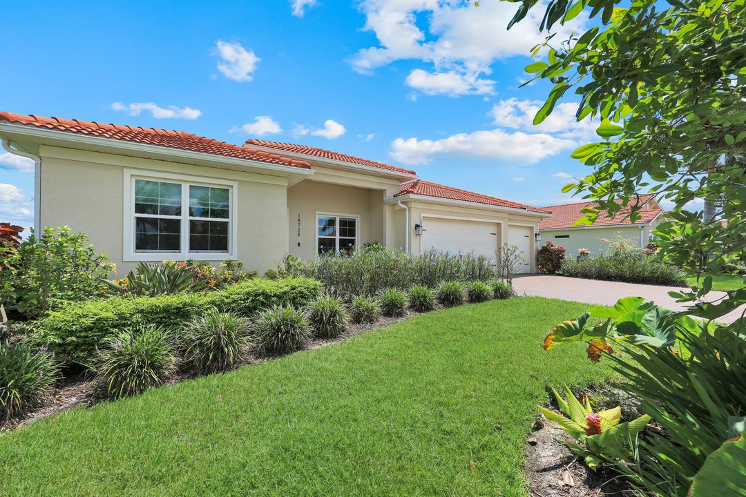 18725 Lake Hammock Dr, Naples, FL 34114