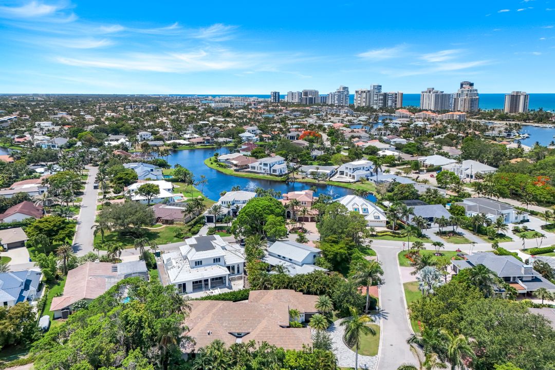 541 Whispering Pine Ct, Naples, FL 34103