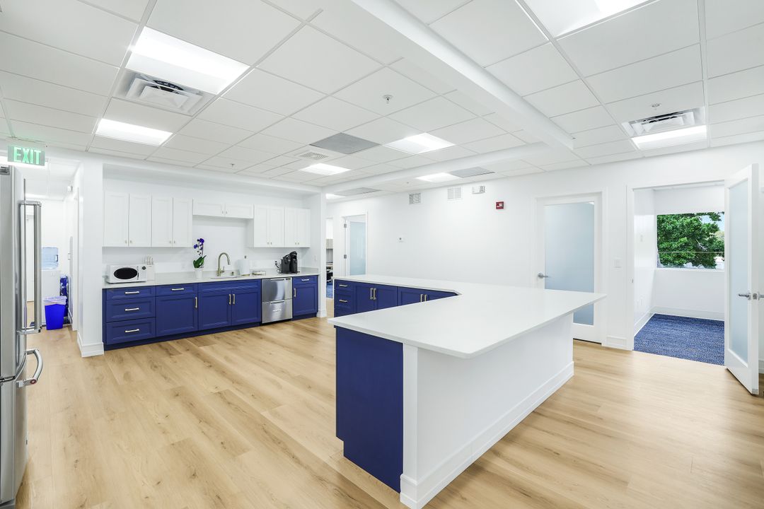 2390 Tamiami Trl N #212, Naples, FL 34103