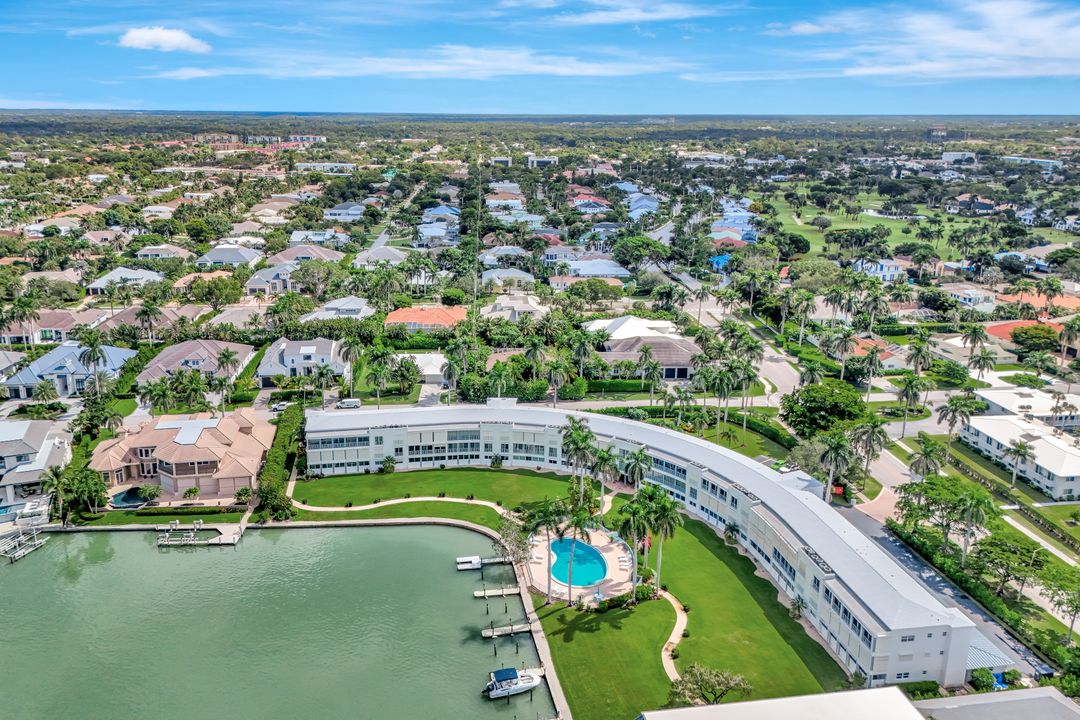 383 Harbour Dr #304, Naples, FL 34103