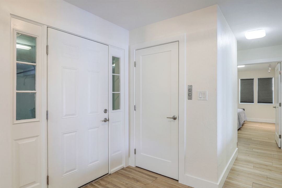 437 Tradewinds Ave, Naples, FL 34108