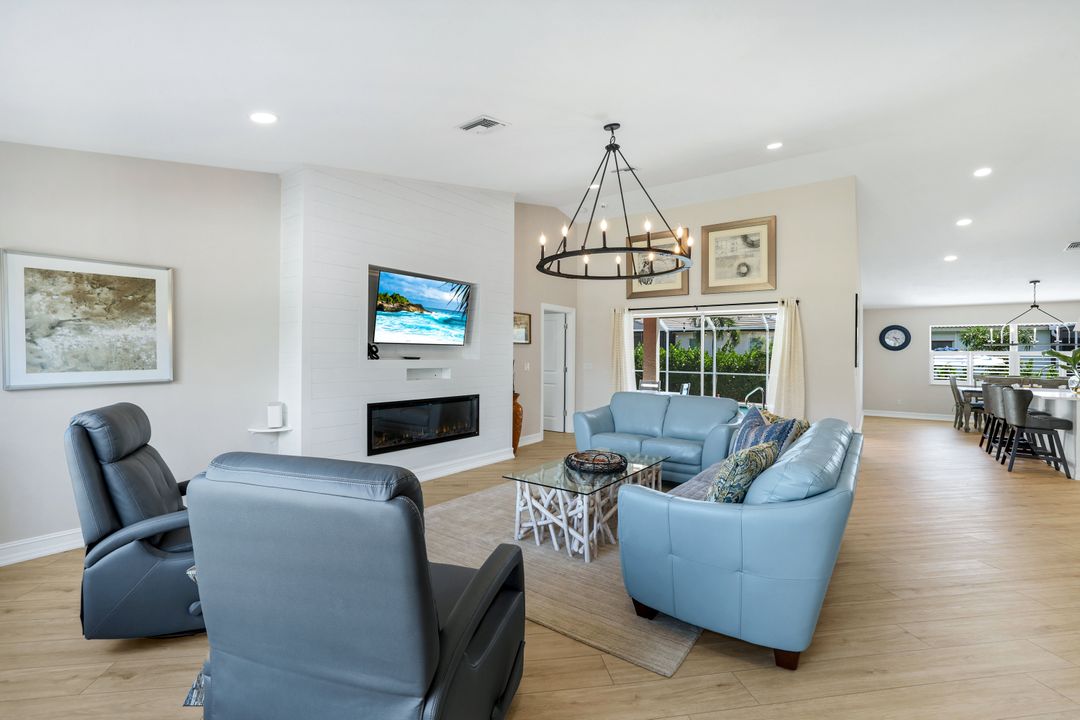711 Tigertail Ct, Marco Island, FL 34145