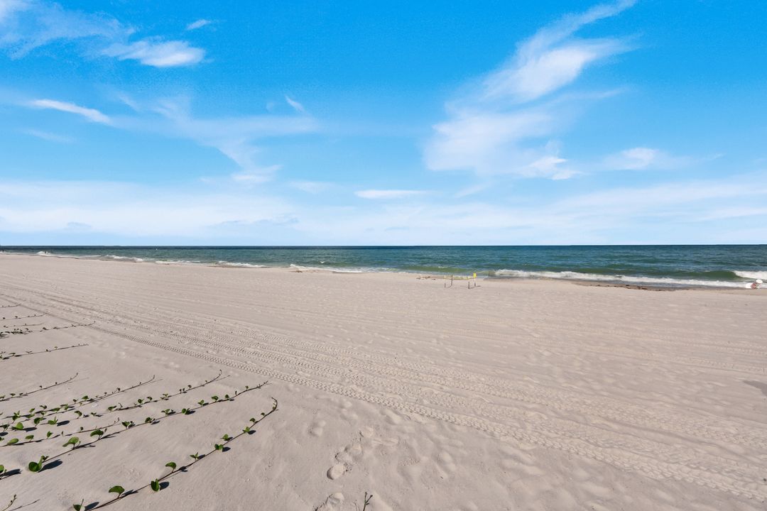 9653 Gulf Shore Dr #303, Naples, FL 34108