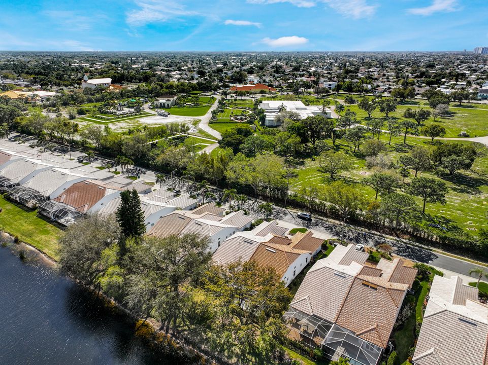 661 Captn Kate Ct, Naples, FL 34110