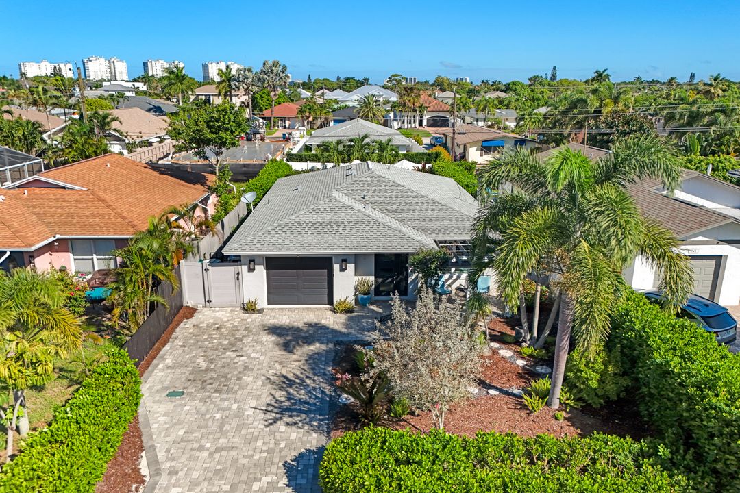 537 104th Ave N, Naples, FL 34108