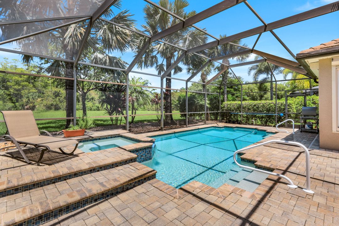 9105 Quartz Ln, Naples, FL 34120