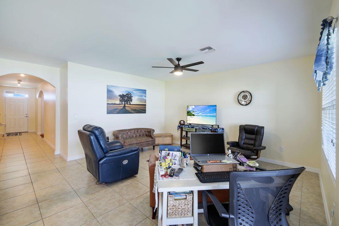 2933 SW 7th Pl, Cape Coral, FL 33914