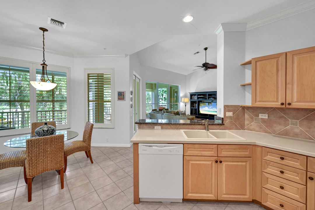 8275 Danbury Blvd #203, Naples, FL 34120