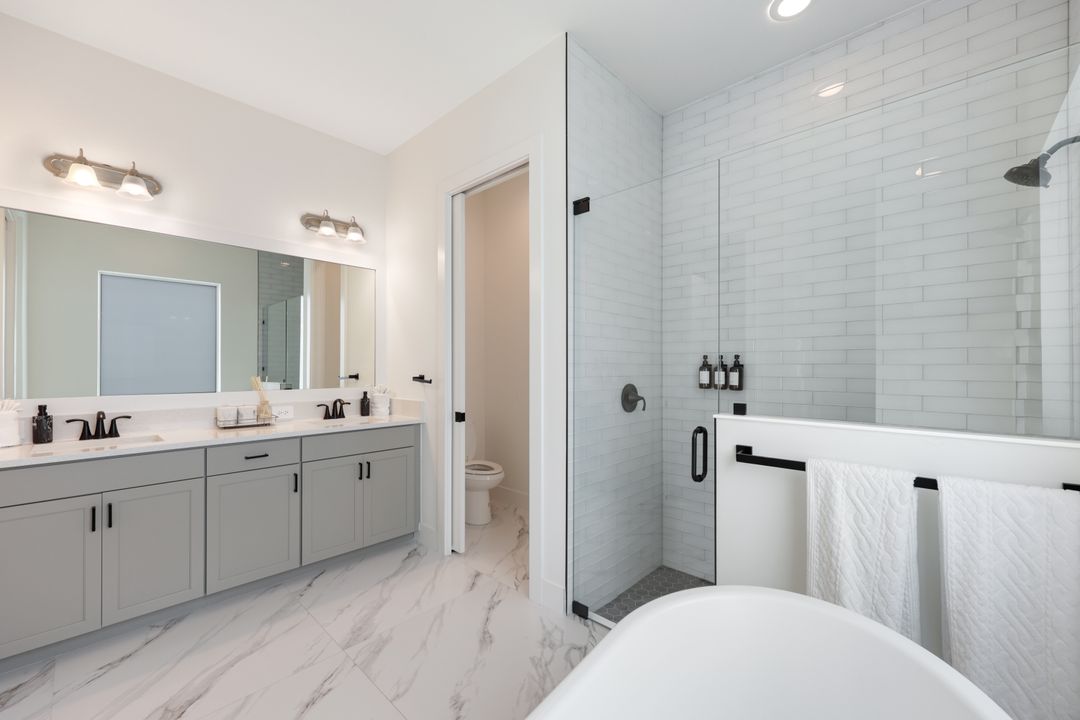 3697 Sapphire Cv Cir, Naples, FL 34114