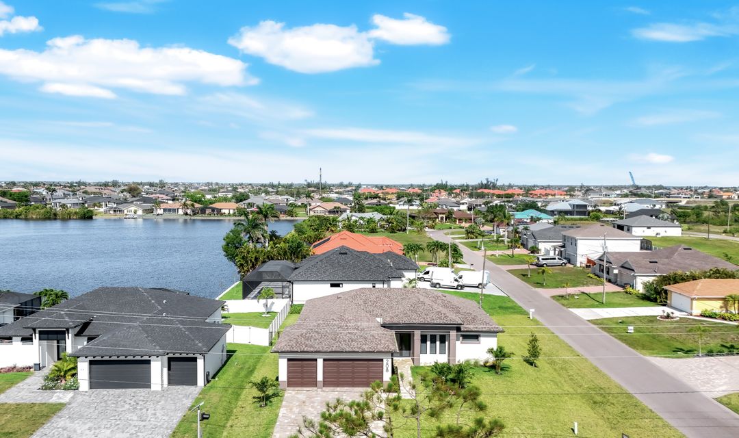 208 SW 29th Ave, Cape Coral, FL 33991