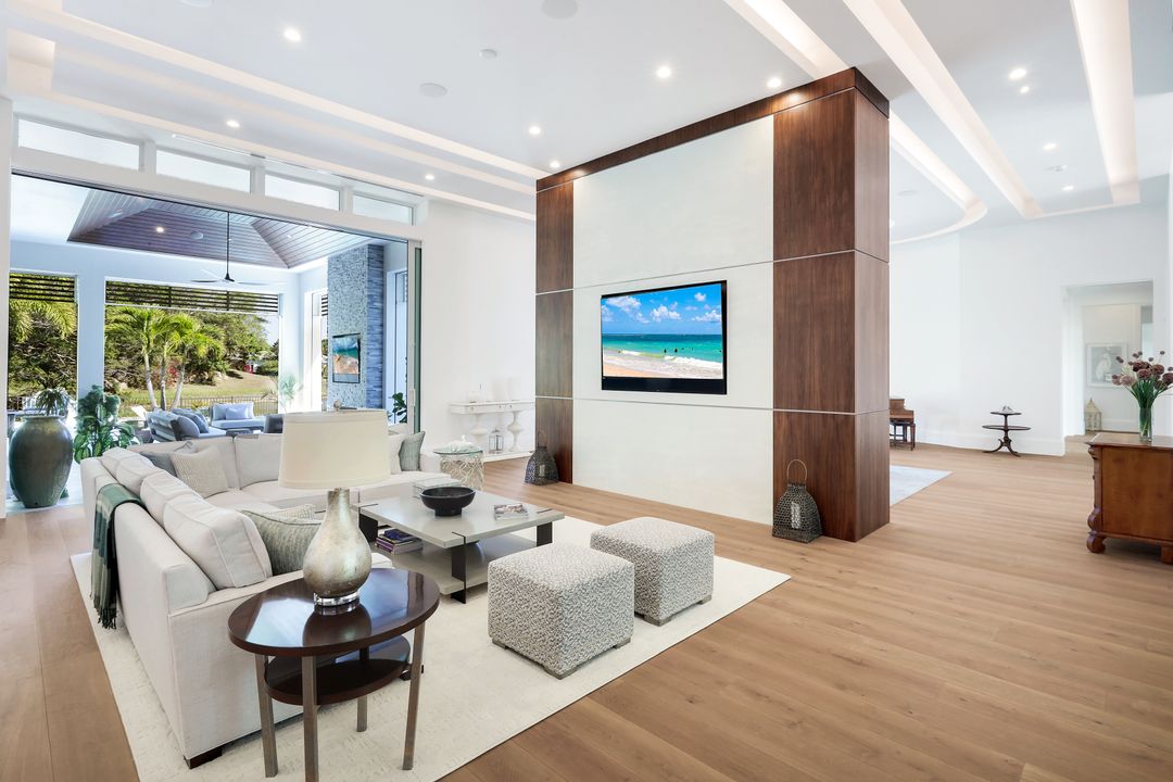 2818 Thistle Way, Naples, FL 34105