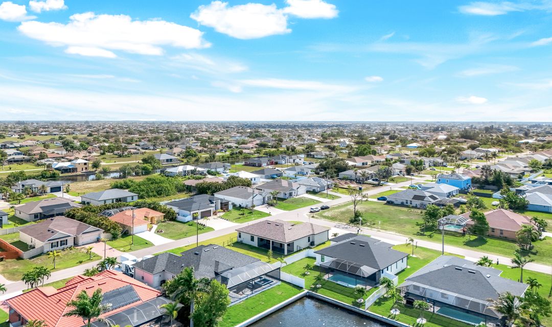 208 SW 29th Ave, Cape Coral, FL 33991