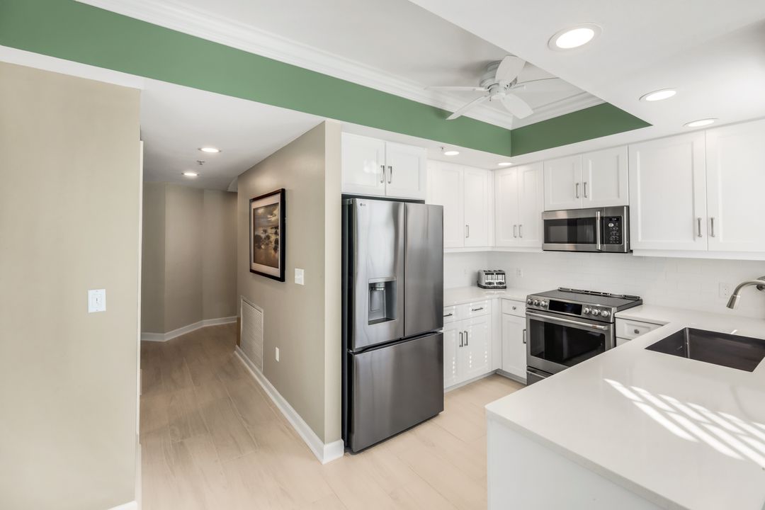 300 Dunes Blvd #201, Naples, FL 34110