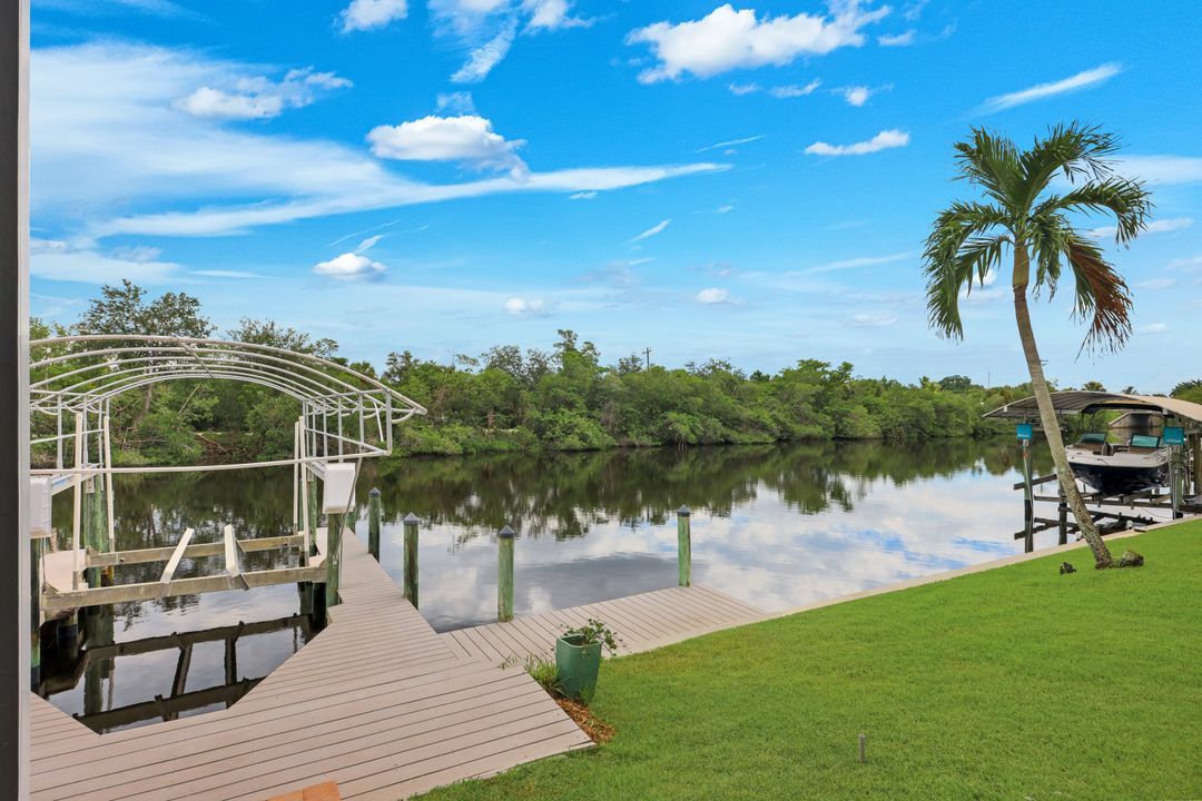 2309 SE 20th Pl, Cape Coral, FL 33990