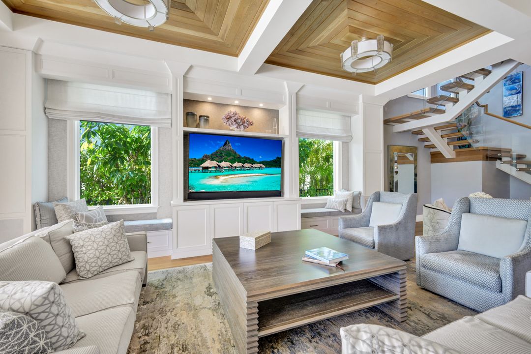 6892 Leeward Wy, Naples, FL 34109