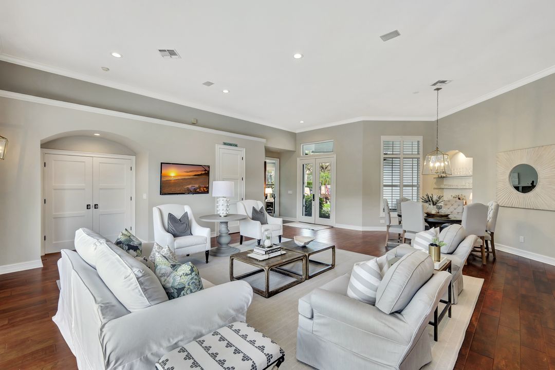 8019 San Simeon, Naples, FL 34109