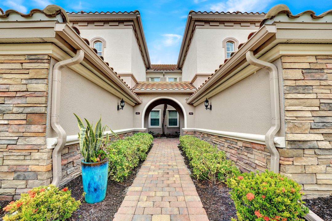 8839 Nautical Landing Cir #202, Naples, FL 34120